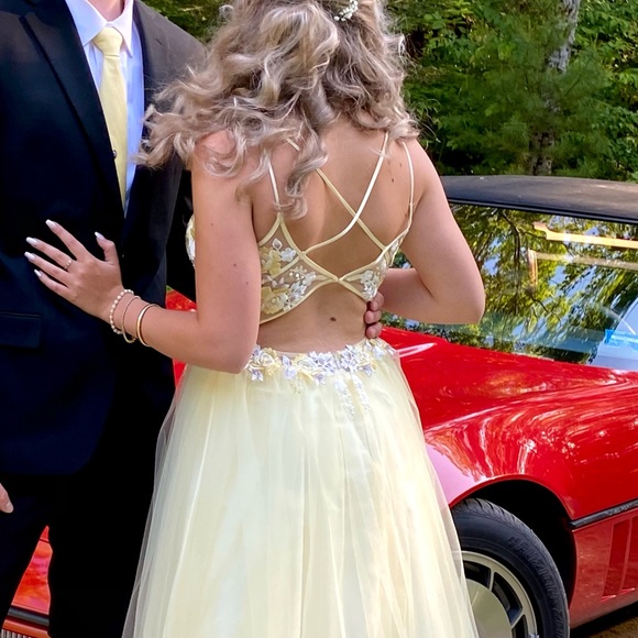 Yellow Gown - Picture 3 of 5